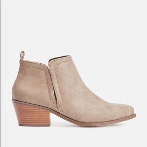 SLEEK TAN BOOTIE (Stylish + Comfy)